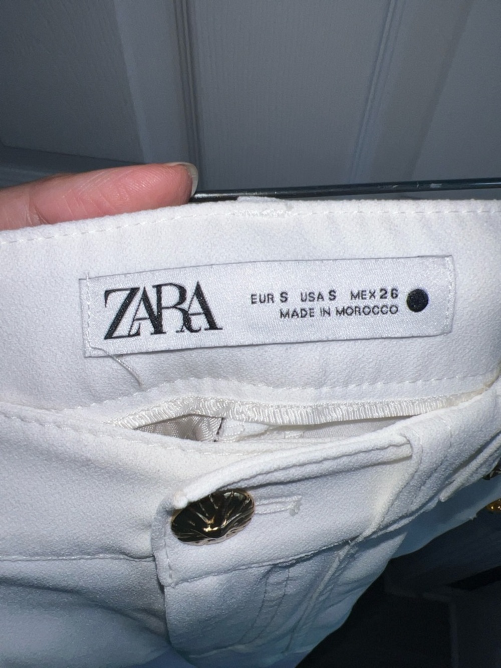 Zara High Waist Wide Legs White Pants with Gold Accent Buttons Inseam 32” - Picture 4 of 4